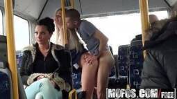 Sexo acervo novinha transando no ônibus
